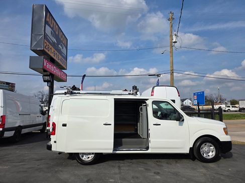 Used 2021 Nissan NV 2500 SV image 5