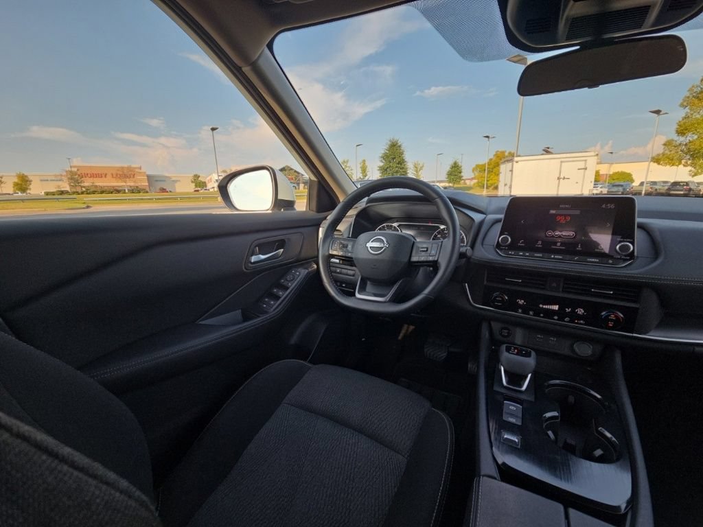 Used 2025 Nissan Rogue SV FWD image 23