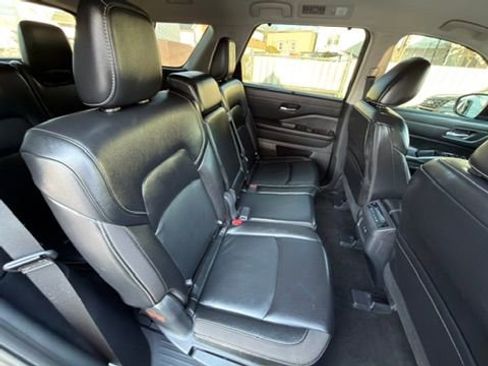 Used 2024 Nissan Pathfinder SL AWD/4WD image 30
