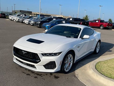 Used 2025 Ford Mustang GT Premium RWD image 3