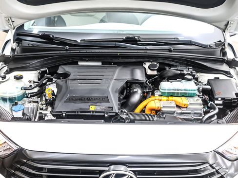 Used 2019 Hyundai Ioniq Plug-In Hybrid image 12