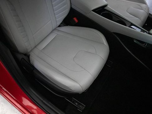 Used 2021 Hyundai Elantra Limited w/ Cargo Package image 17