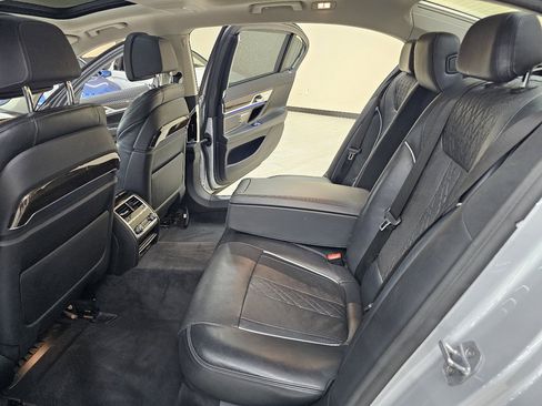 Used 2020 BMW 740i image 26