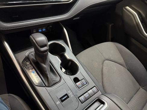 Used 2022 Toyota Highlander L FWD image 15
