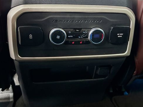Used 2024 Ford Expedition Limited image 27
