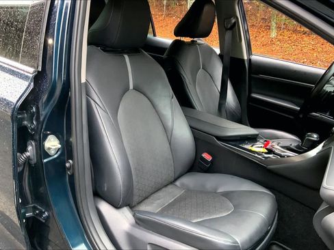 Used 2020 Toyota Camry XSE image 8