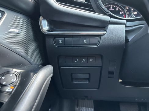 Used 2019 MAZDA MAZDA3 Hatchback w/ Premium Package image 24