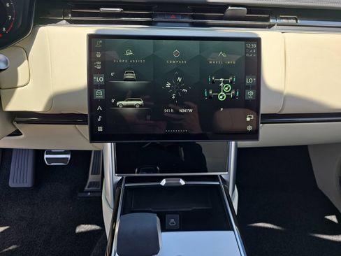 Certified 2025 Land Rover Range Rover SE AWD/4WD image 21