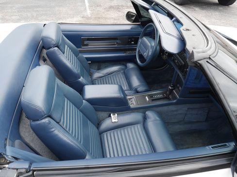 Used 1990 Buick Reatta Convertible image 64