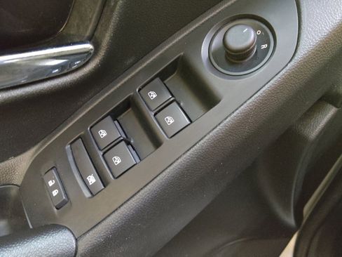 Used 2021 Chevrolet Trax LT FWD image 27