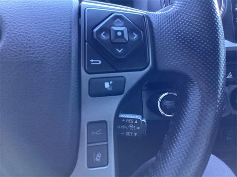 Used 2022 Toyota Tacoma TRD Sport image 18