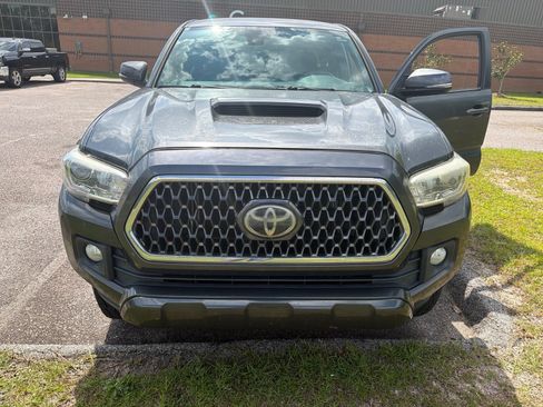 Used 2019 Toyota Tacoma TRD Sport RWD image 2