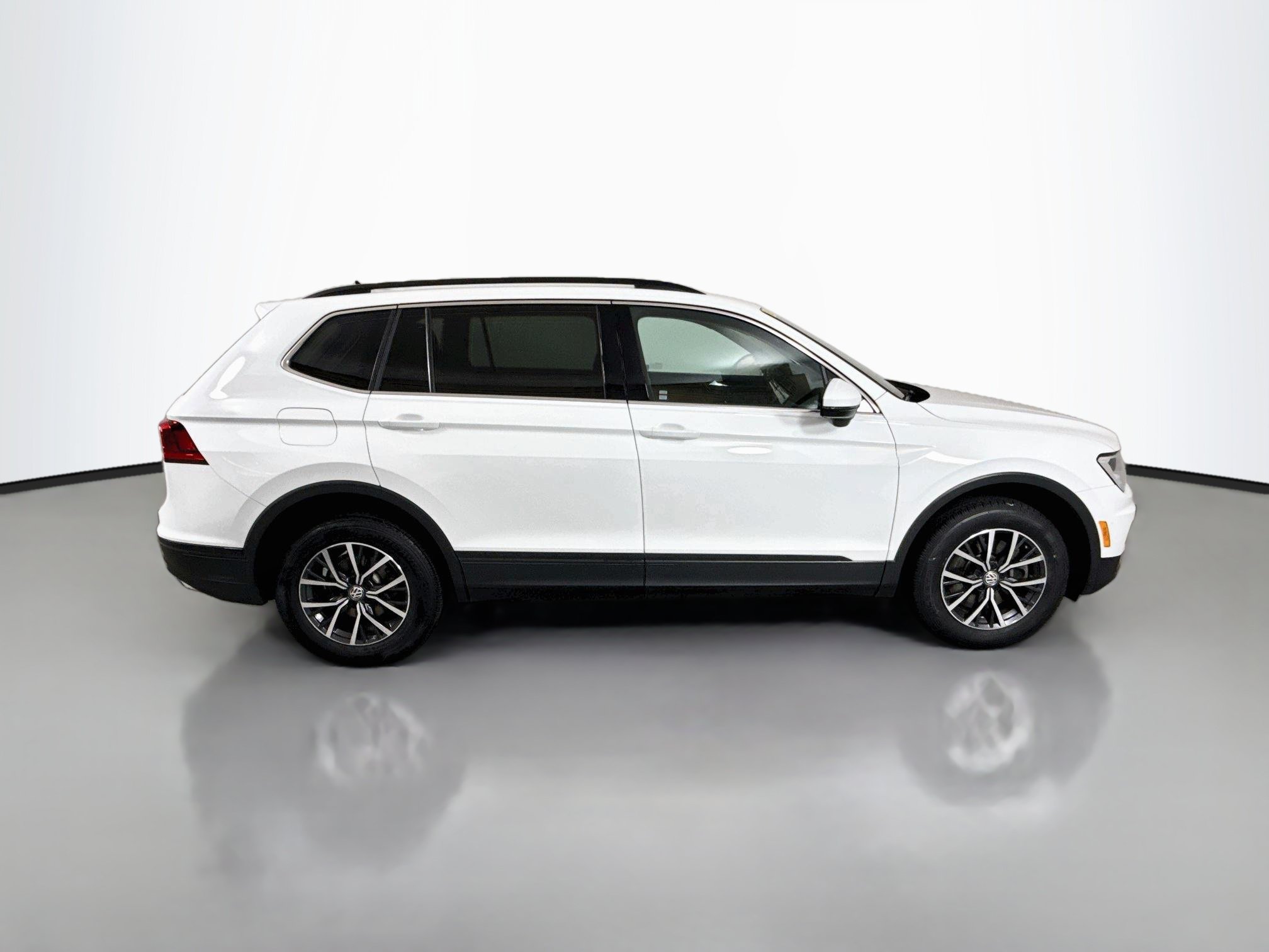 Used 2019 Volkswagen Tiguan SE FWD image 8