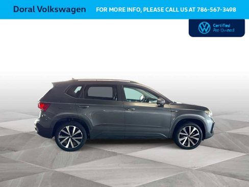 Certified 2022 Volkswagen Taos SE FWD image 9
