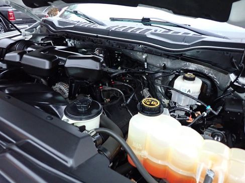 Used 2017 Ford F250 XLT w/ XLT Premium Package image 32