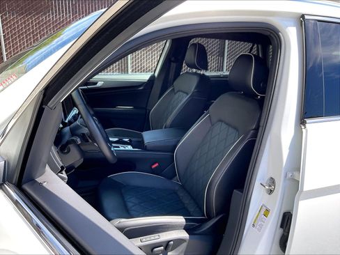 Certified 2024 Volkswagen Atlas Cross Sport SEL Premium R-Line AWD/4WD image 24