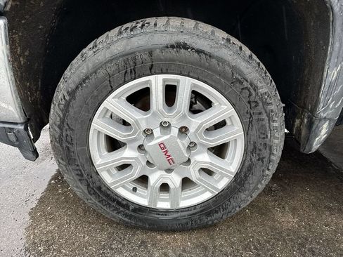 Used 2021 GMC Sierra 2500 SLT w/ SLT Preferred Package AWD/4WD image 15