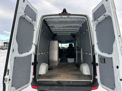 Used 2016 Freightliner Sprinter 2500 image 17