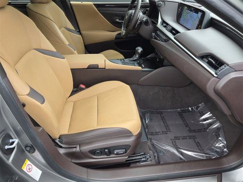 Used 2019 Lexus ES 300h image 26