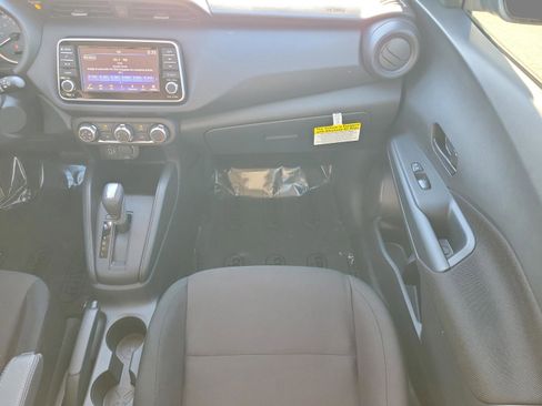 Certified 2025 Nissan Kicks Play S image 16