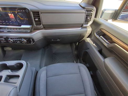 Used 2025 Chevrolet Silverado 2500 LT image 17