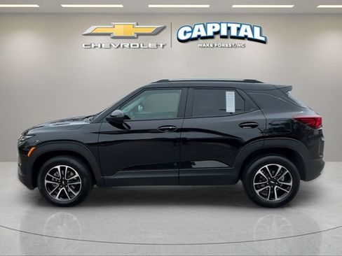 Used 2025 Chevrolet TrailBlazer LT AWD/4WD image 2