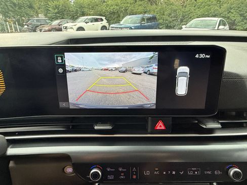 Used 2026 Kia Carnival FWD image 24