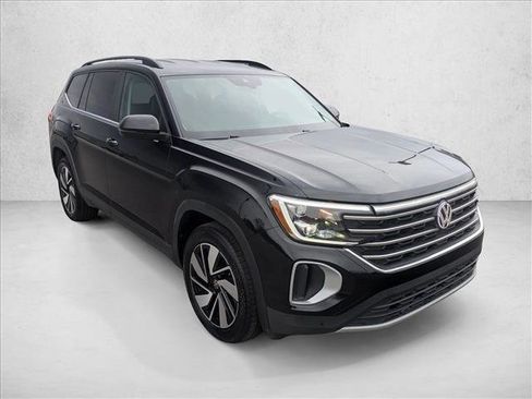 Used 2024 Volkswagen Atlas SE image 3