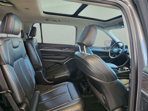 Used 2022 Jeep Grand Cherokee L Limited w/ Luxury Tech Group II image 25