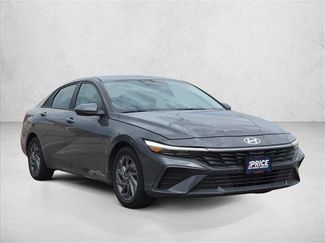 Used 2024 Hyundai Elantra SEL FWD video 3