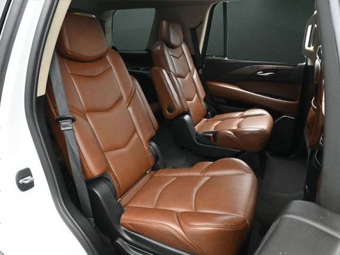 Used 2020 Cadillac Escalade Luxury image 19
