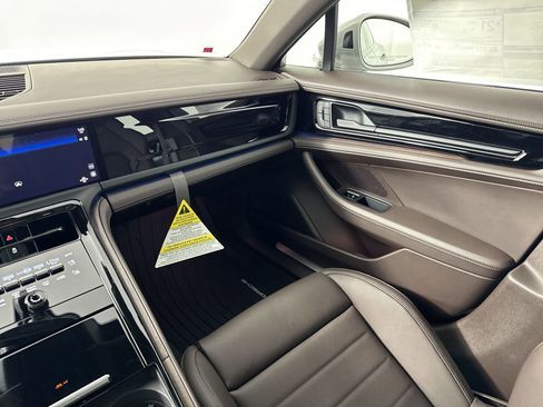 Certified 2025 Porsche Panamera image 27