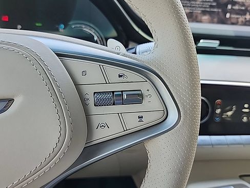 Used 2025 Genesis Electrified GV70 AWD/4WD image 10
