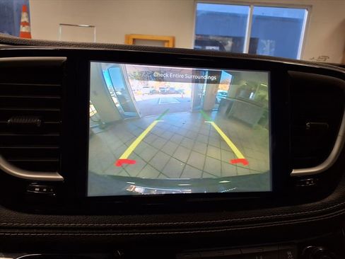 Used 2021 Chrysler Pacifica Touring-L w/ Uconnect Theater Family Group image 26