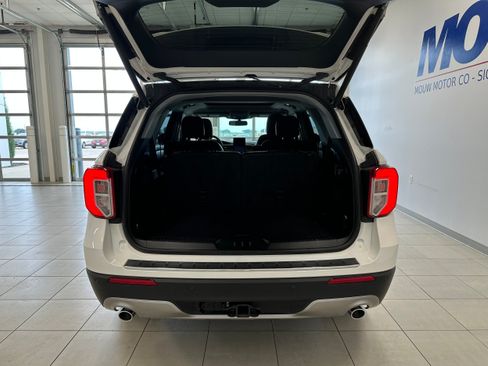 Used 2023 Ford Explorer Limited w/ Limited Technology Package AWD/4WD image 7