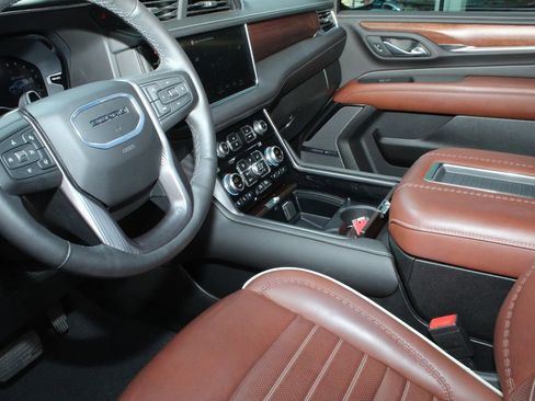 Used 2024 GMC Yukon Denali Ultimate AWD/4WD image 12