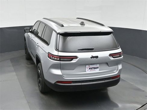 New 2025 Jeep Grand Cherokee L Altitude image 35