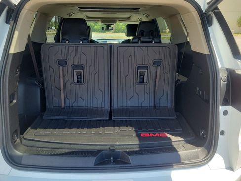 Certified 2019 GMC Acadia Denali w/ Technology Package AWD/4WD image 8