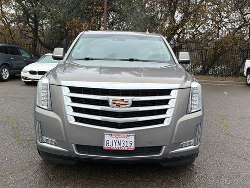 Used 2019 Cadillac Escalade ESV Premium Luxury image 2