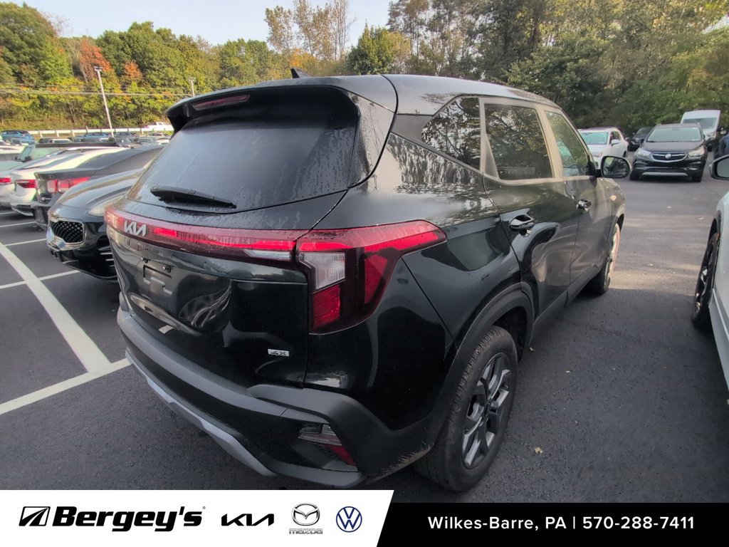 Used 2024 Kia Seltos LX AWD/4WD image 8