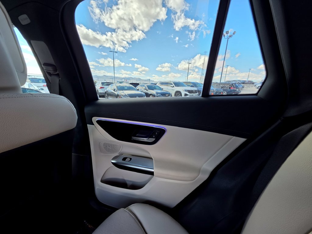 Used 2025 Mercedes-Benz GLC 300 image 16