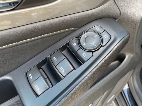 Used 2023 Chevrolet Traverse LT w/ LT Premium Package AWD/4WD image 18