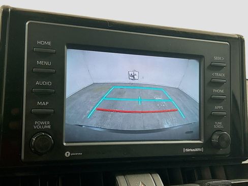 Used 2020 Toyota RAV4 XLE w/ Convenience Package FWD image 11