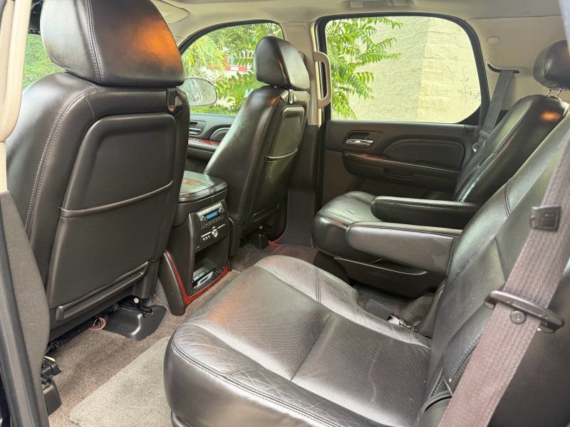 Used 2009 Cadillac Escalade AWD image 16