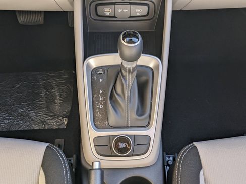 New 2025 Hyundai Venue SEL image 25