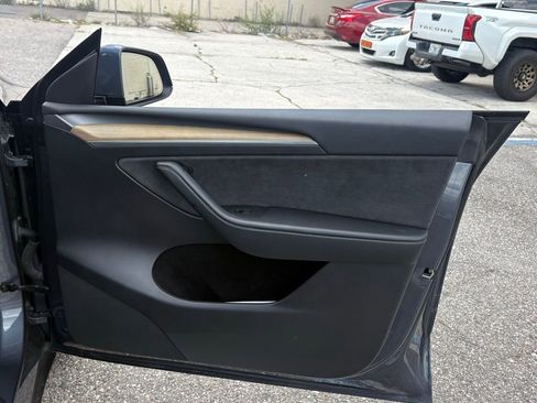 Used 2023 Tesla Model Y AWD image 19