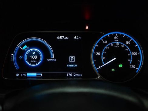 Used 2025 Nissan Leaf S image 15