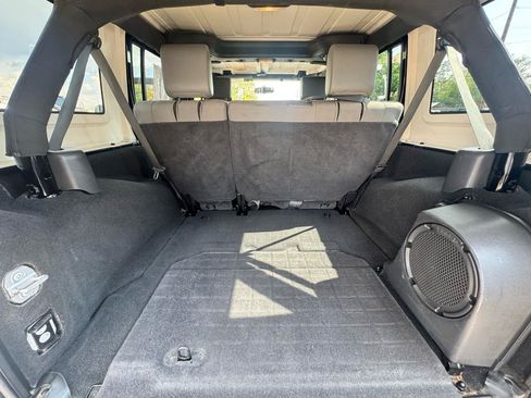 Used 2010 Jeep Wrangler Unlimited Rubicon AWD/4WD image 23