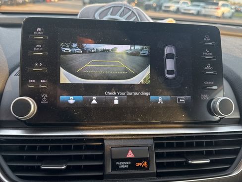 Used 2021 Honda Accord Touring image 3