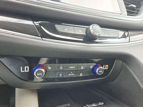 Used 2023 Buick Enclave Essence image 28